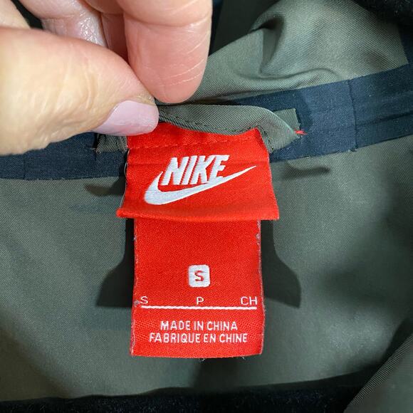 Nike Tech Women's Green Full Zip Hooded Fishtail Shell Parka Size S #859541-325 - Picture 4 of 12